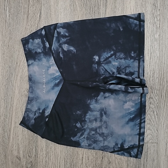 Alphalete shorts 5" inseam blue/gray tie dye V waist sz S EUC - Picture 2 of 5